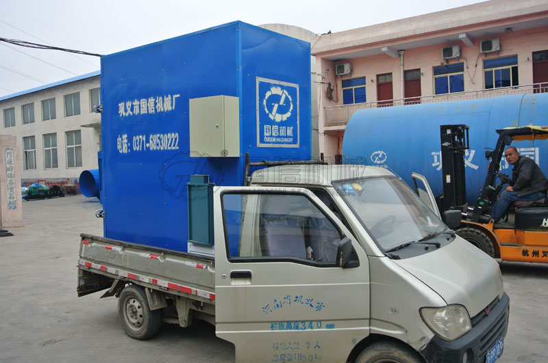 车间技工正在装车
